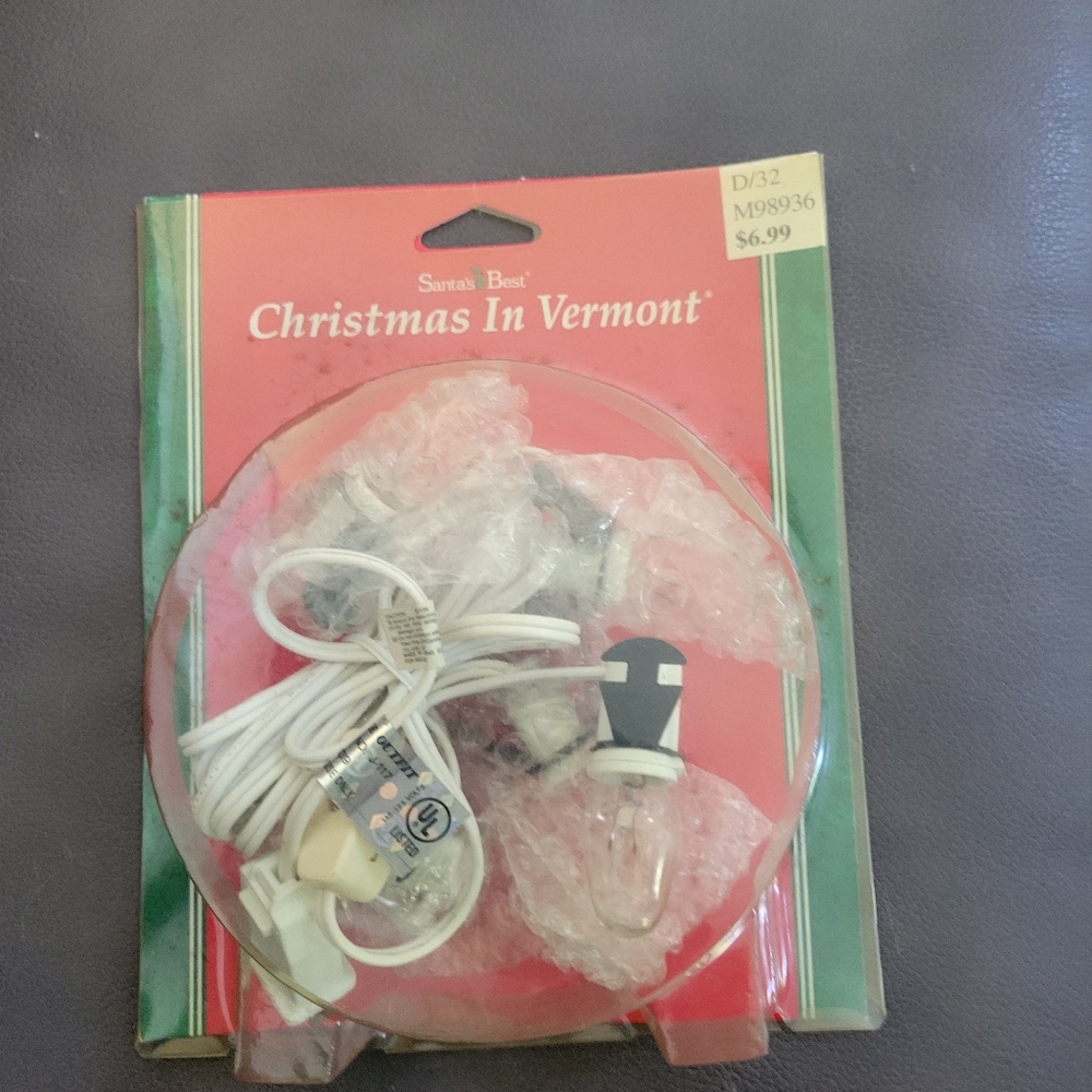 SANTAS BEST ..CHRISTMAS IN VERMONT C7 LIGHTS